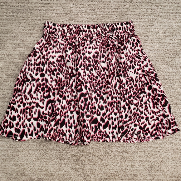 H&M Dresses & Skirts - H&M Leopard Skirt